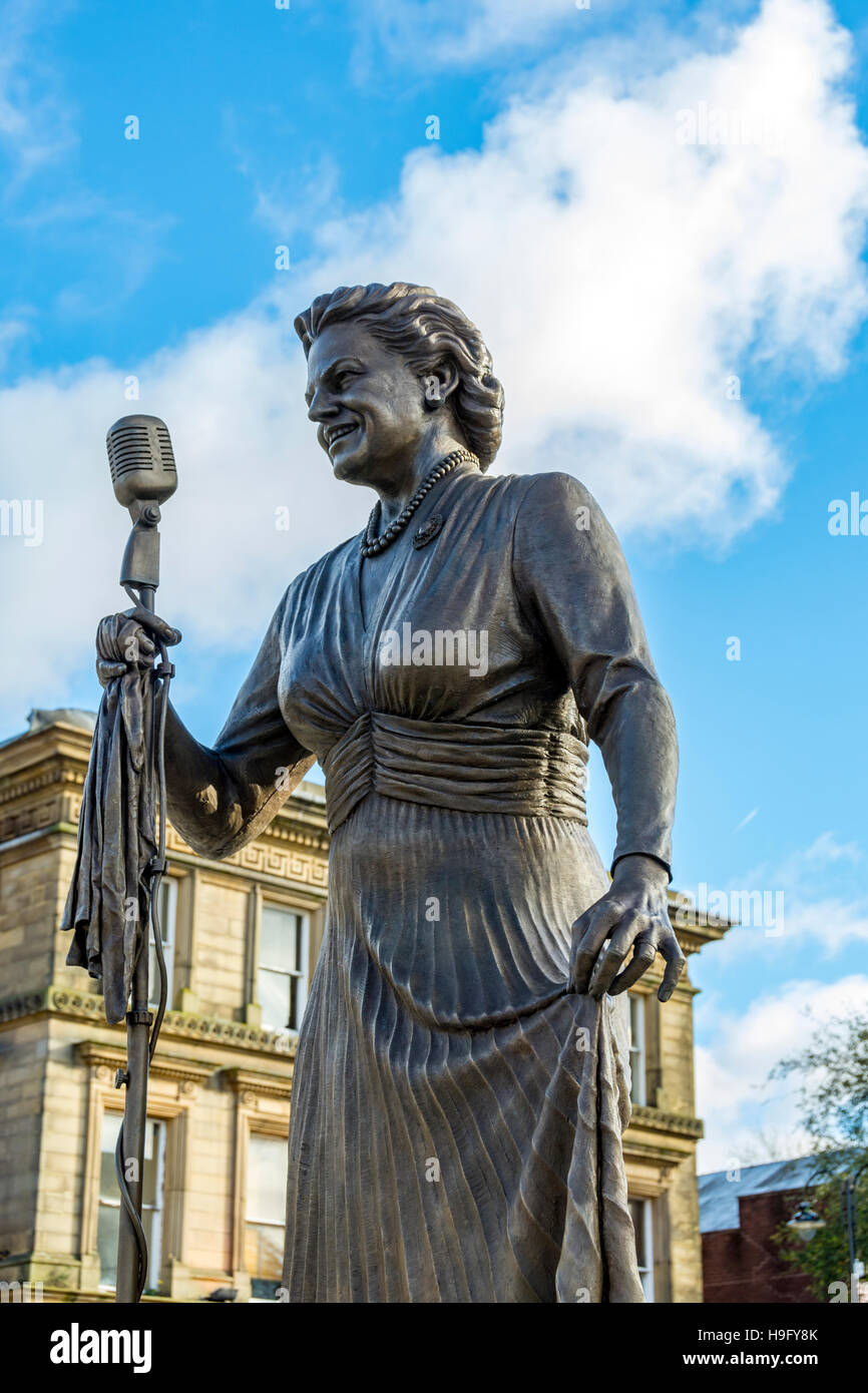 Statue of Gracie Fields, by Sean Hedges-Quinn 2016, Rochdale, Greater Manchester, England, UK. Stock Photo
