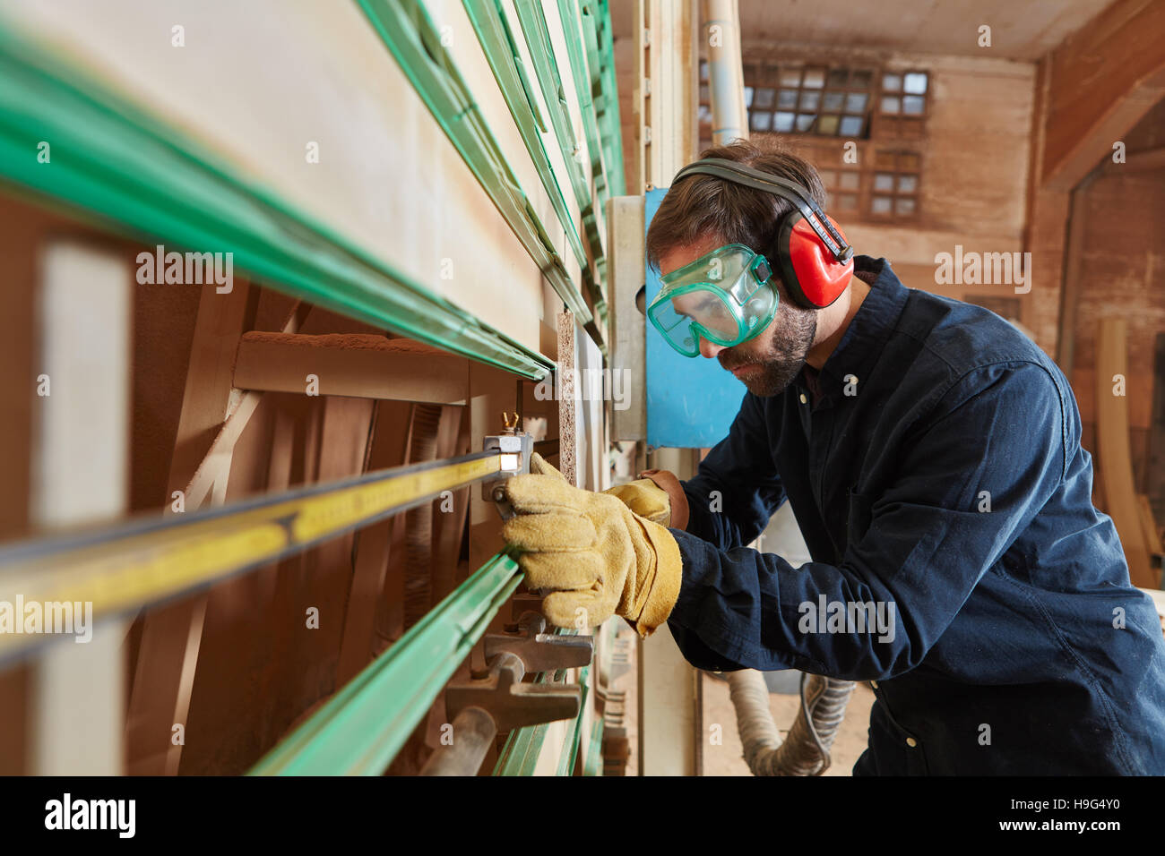 Preparation of vertical saw at carpentry Stock Photo Alamy