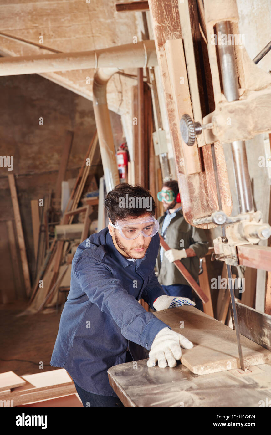 FRAME SAW Definition And Synonyms Of Frame Saw In The English