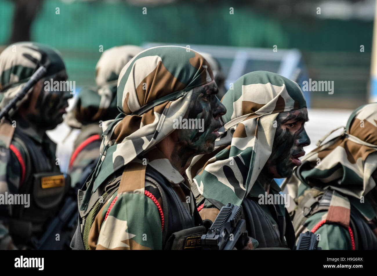 Indian army soldier ak 47 gun hi-res stock photography and images - Alamy