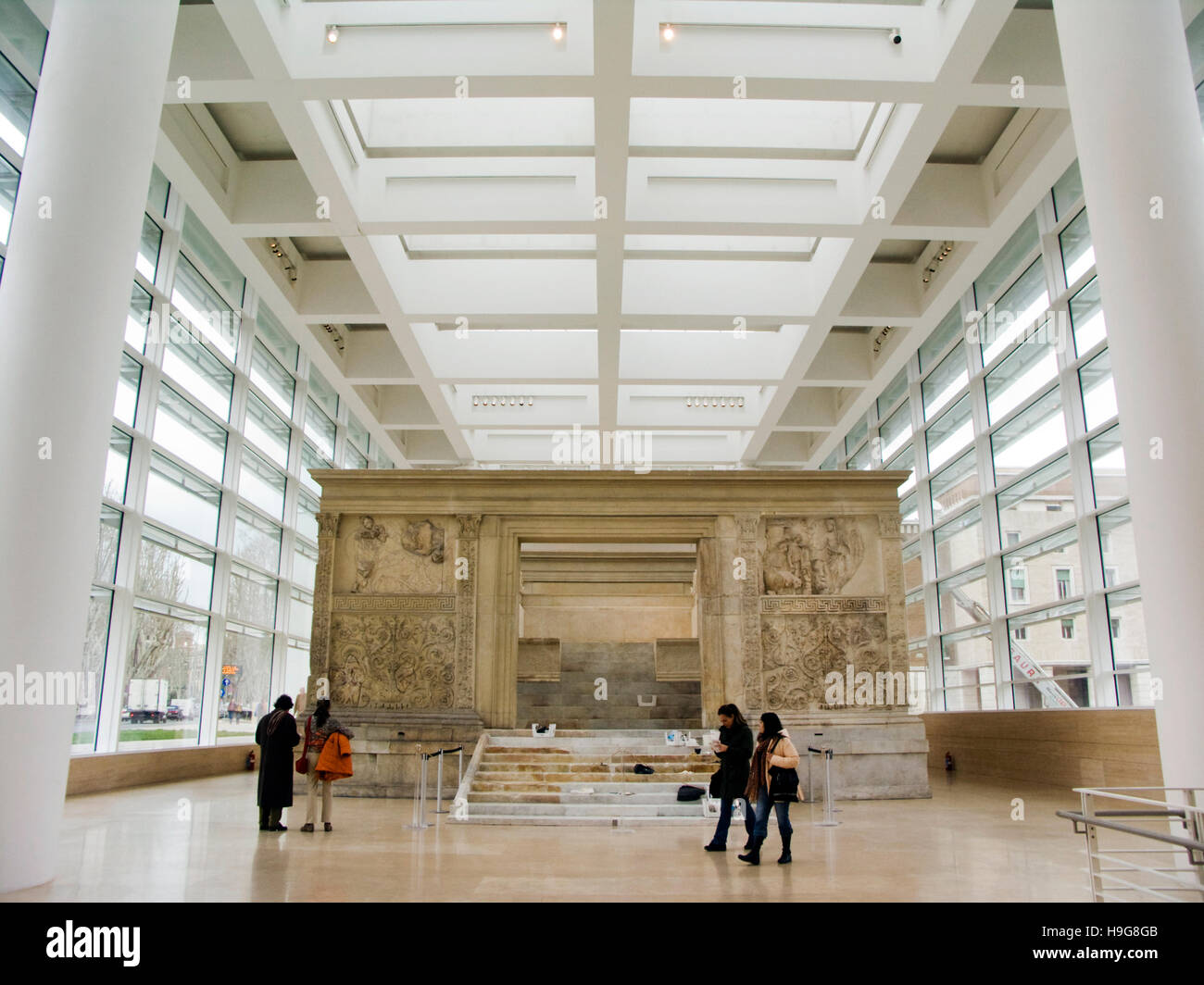 fortjener bunke Saga Ara Pacis, archaeological site and the new protective building by architect Richard  Meier, Rome, Latium, Lazio, Italy, Europe Stock Photo - Alamy