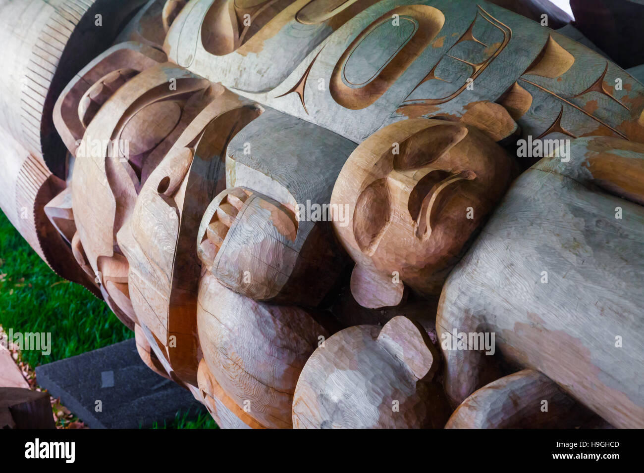 Canadian totem pole hi-res stock photography and images - Alamy