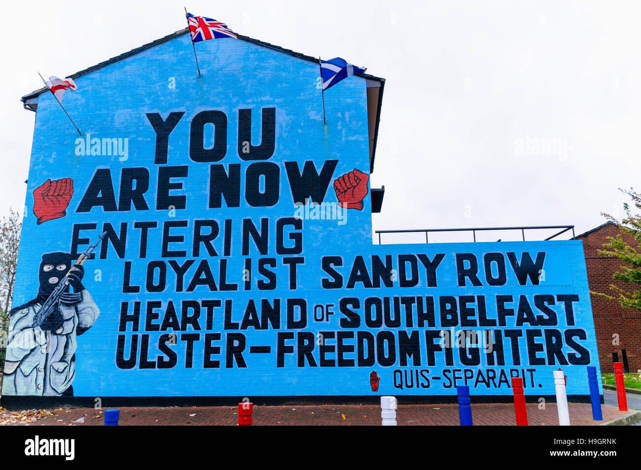 Ulster Freedom Fighter mural on side of house in Sandy Row, Belfast, replaced in June 2012 with one depicting King William III of Orange in 1690. Stock Photo