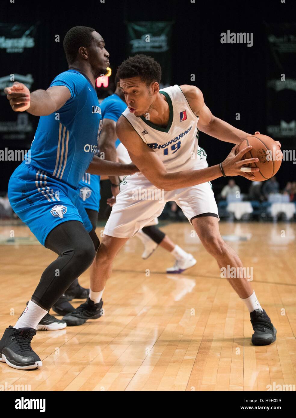Reno, Nevada, USA. 22nd Nov, 2016. Reno Bighorn Center SKAL LABISSIERE (19) works toward the