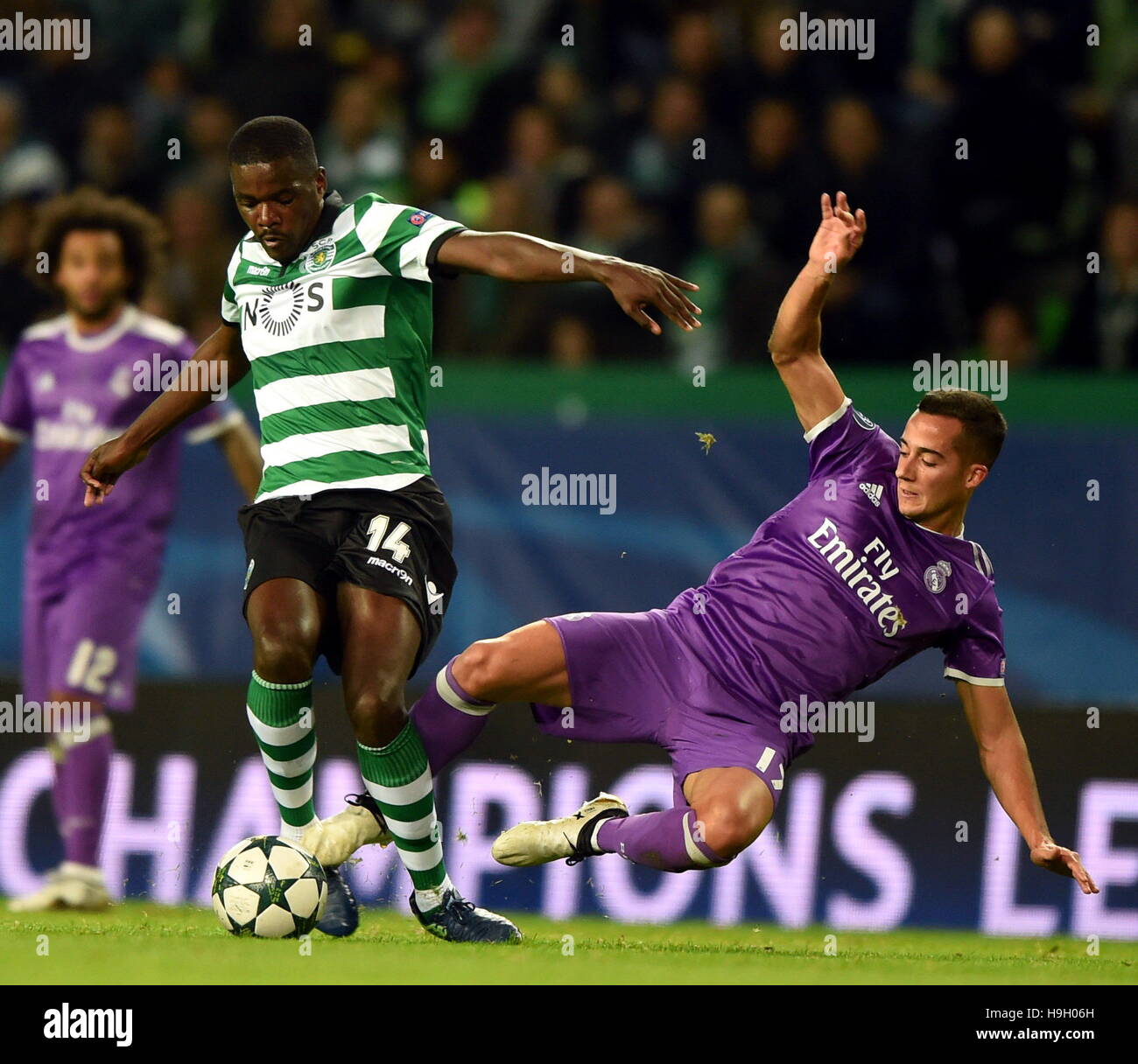 Lisbon, Portugal. 22nd Nov, 2016. Real Madrid's Lucas Vazquez(R) vies with Sporting CP's William Carvalho during the UEFA Champions League Group F soccer match between Sporting CP and Real Madrid CF at Alvalade stadium in Lisbon, Portugal, Nov. 22, 2016. Real Madrid won 2-1. Credit:  Zhang Liyun/Xinhua/Alamy Live News Stock Photo