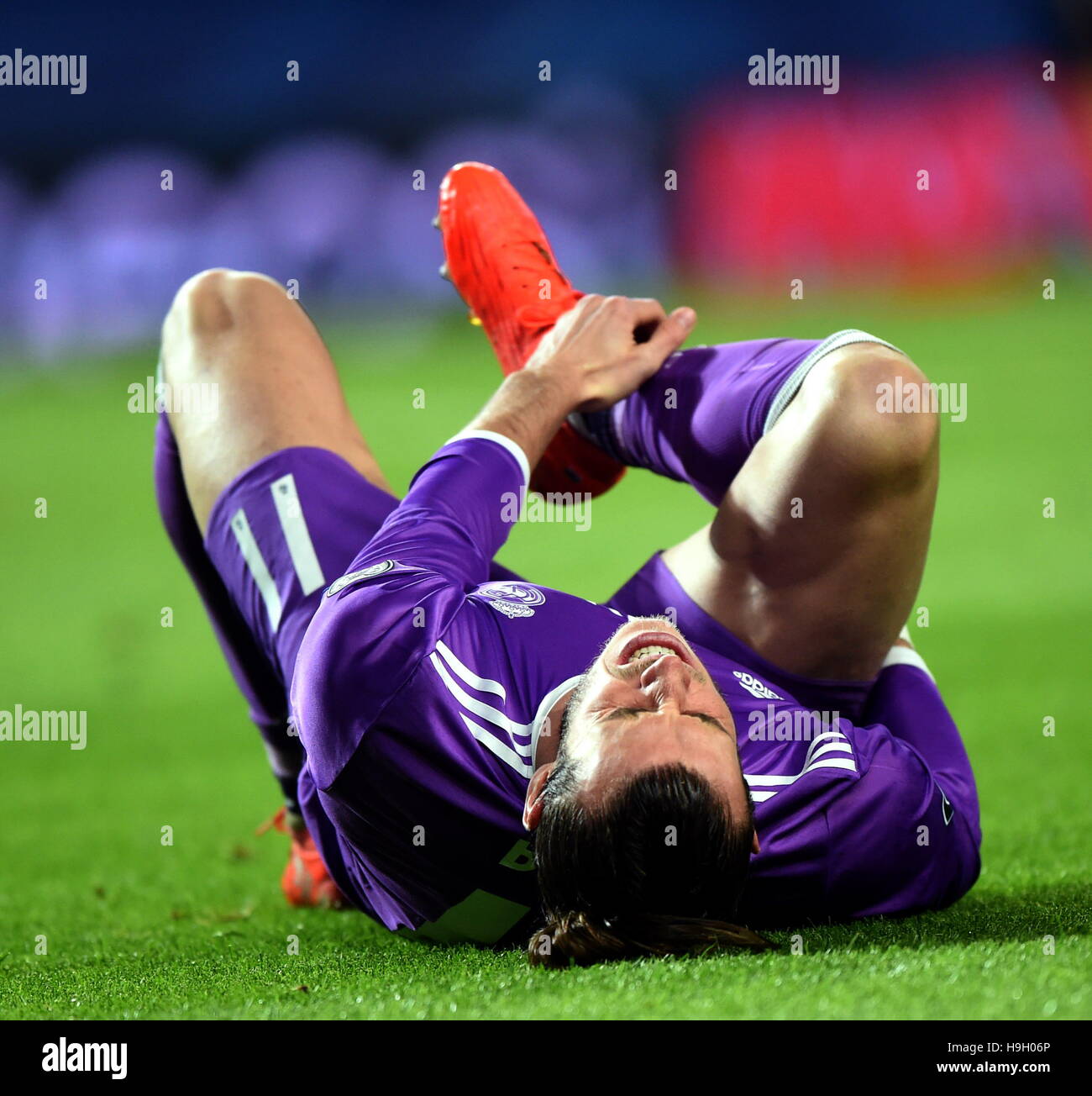 Lisbon, Portugal. 22nd Nov, 2016. Real Madrid's Gareth Bale lies down ...