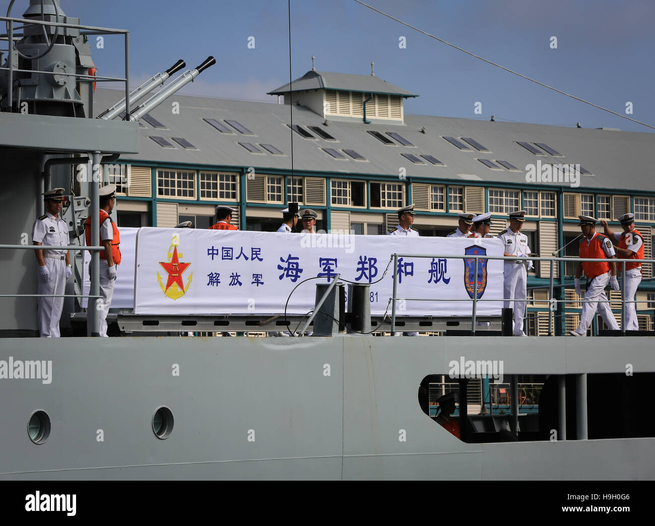 Sydney, Australia. 23rd Nov, 2016. Chinese naval training ship 'Zheng He' docks at the Garden Island naval base in Sydney, Australia, Nov. 23, 2016. Chinese naval training ship 'Zheng He' arrived at Sydney Harbor on Wednesday for a four-day stop, as part of its latest 68-day training exchange and goodwill voyage. Credit:  Zhu Hongye/Xinhua/Alamy Live News Stock Photo