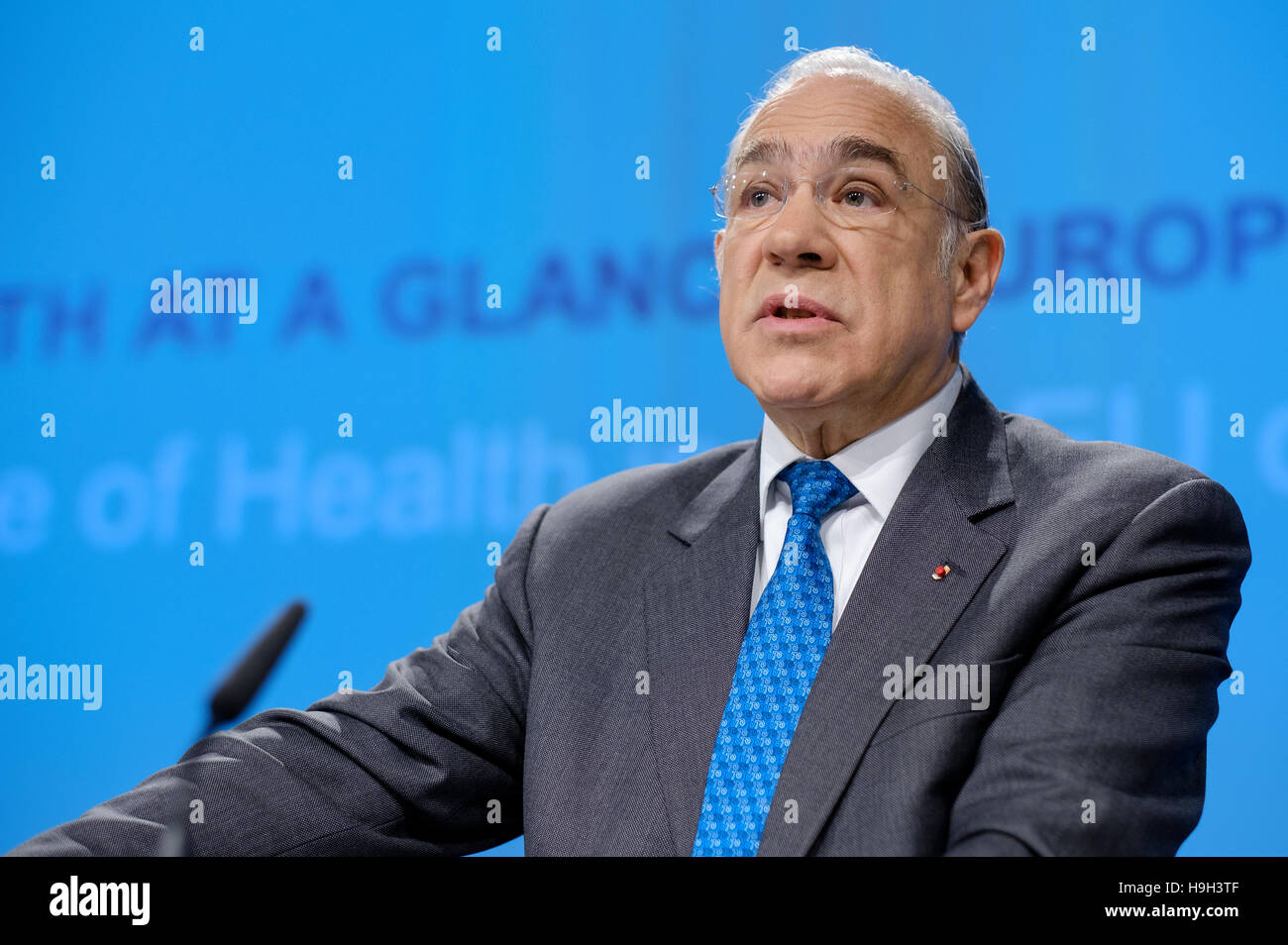 Brussels, Belgium. 23rd Nov, 2016. EU Commissioner for Health and Food Safety (Not pictured) and Secretary General of the Organization for Economic Co-operation and Development (OECD) Angel Gurria give a press conference to present a new European Commission/OECD joint report in Brussels, Belgium, 23 November 2016. - NO WIRE SERVICE - Photo: Thierry Monasse/dpa/Alamy Live News Stock Photo