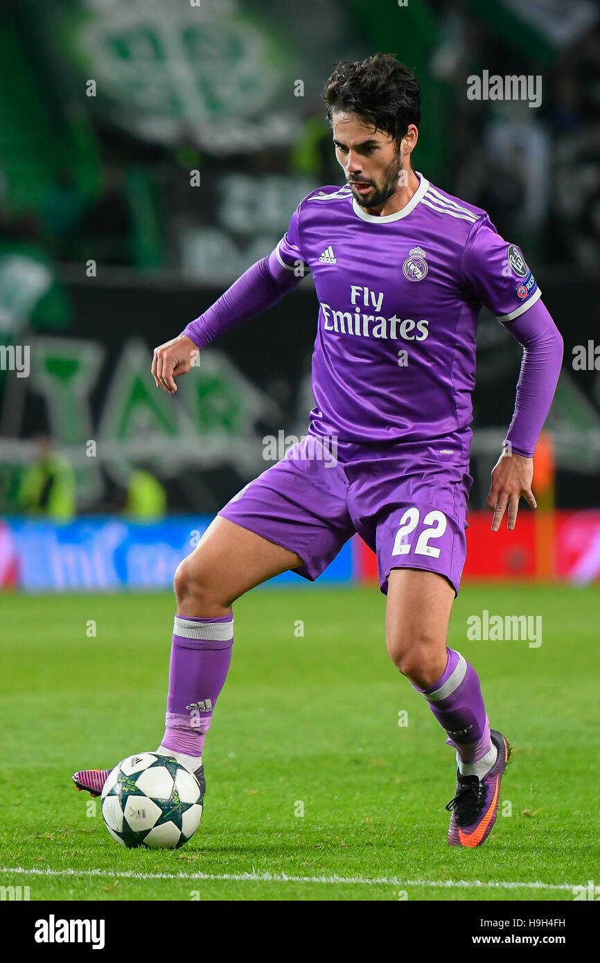 Isco real madrid in action hi-res stock photography and images - Alamy
