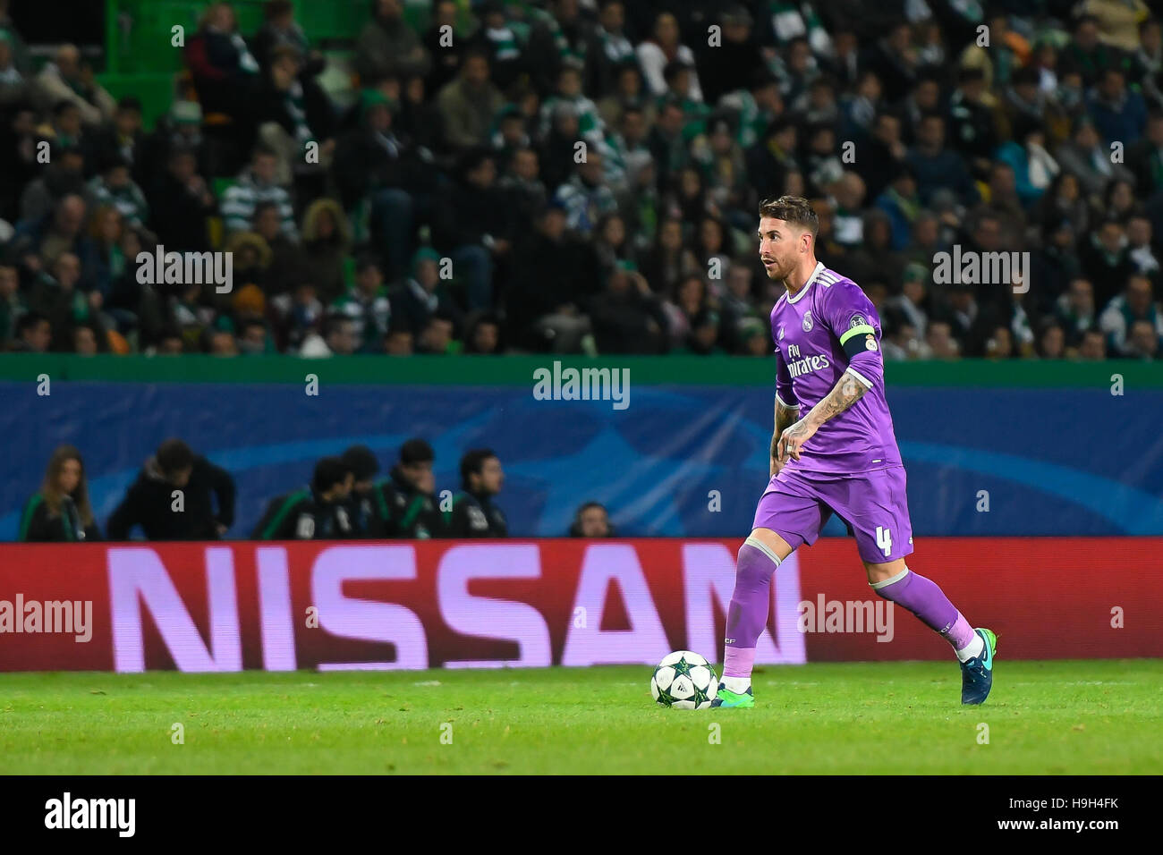 Lisbon, Portugal. 22nd November, 2016. SPORTING-REAL MADRID  - Sergio Ramos in action during UEFA Champions League football match between Sporting and Real Madrid, in Lisbon, Portugal. Photo: Bruno de Carvalho/ImagesPic Credit:  imagespic/Alamy Live News Stock Photo