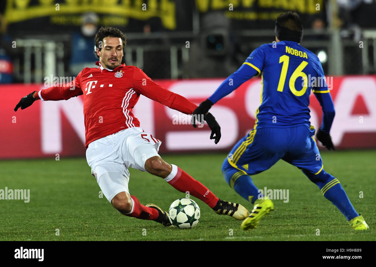 Rostov-on-Don, Russia. 23rd Nov, 2016. Mats Hummels from FC Bayern Munich and Christian Noboa from FC Rostov vie for the ball during the Champions League soccer match between FC Rostov and FC Bayern Munich in the Olimp-2 Stadium in Rostov-on-Don, Russia, 23 November 2016. Photo: Peter Kneffel/dpa/Alamy Live News Stock Photo