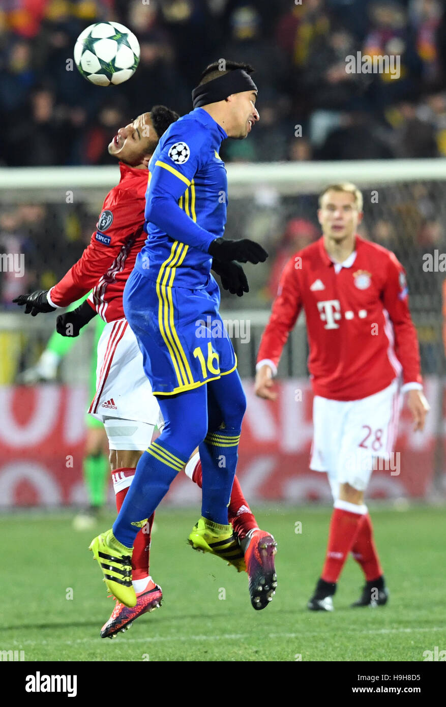 Rostov-on-Don, Russia. 23rd Nov, 2016. Thiago Alcantara (L) from FC Bayern Munich and Christian Noboa from FC Rostov vie for the ball during the Champions League soccer match between FC Rostov and FC Bayern Munich in the Olimp-2 Stadium in Rostov-on-Don, Russia, 23 November 2016. Photo: Peter Kneffel/dpa/Alamy Live News Stock Photo