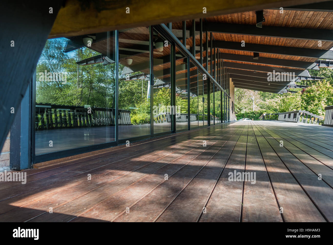 Floor to ceiling windows hi-res stock photography and images - Alamy