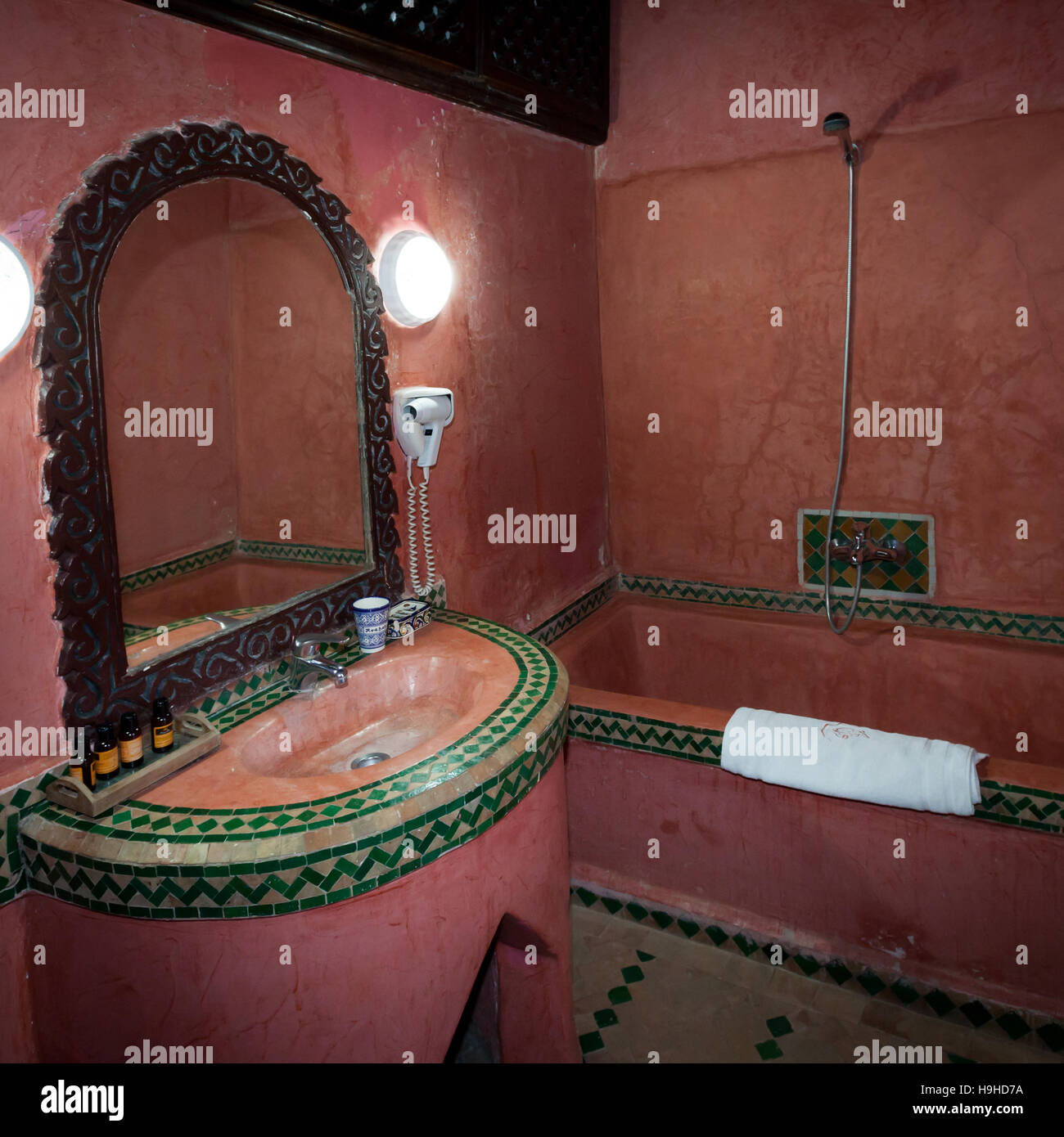 Bathroom in Riad Arabesque in Fès, Morocco. In the sanitary area, the basins are not made of porcelain, but, just like the walls, of the traditional Moroccan Tadelekt material and enamelled terracotta tiles Stock Photo