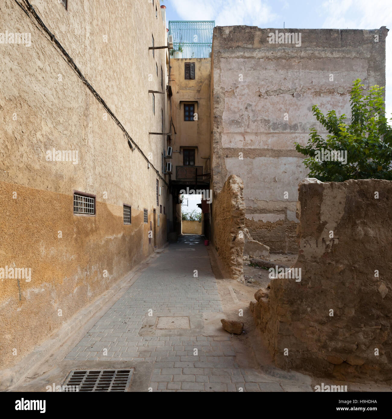 Back lane in Fès, Morocco. As a more atmospheric hotel variant, the riads located in the old town are highly recommended. Located in the narrow, dark alleys, they do not reveal from the outside how splendidly they are designed inside Stock Photo