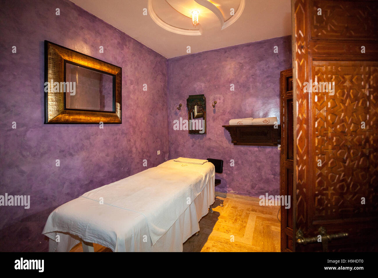 Massage table in Riad Arabesque hammam Stock Photo