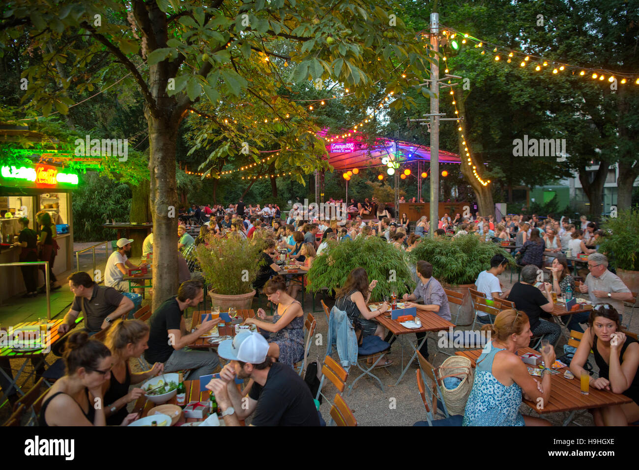 Deutschland Koln Neustadt Nord Biergarten Im Stadtgarten Stock