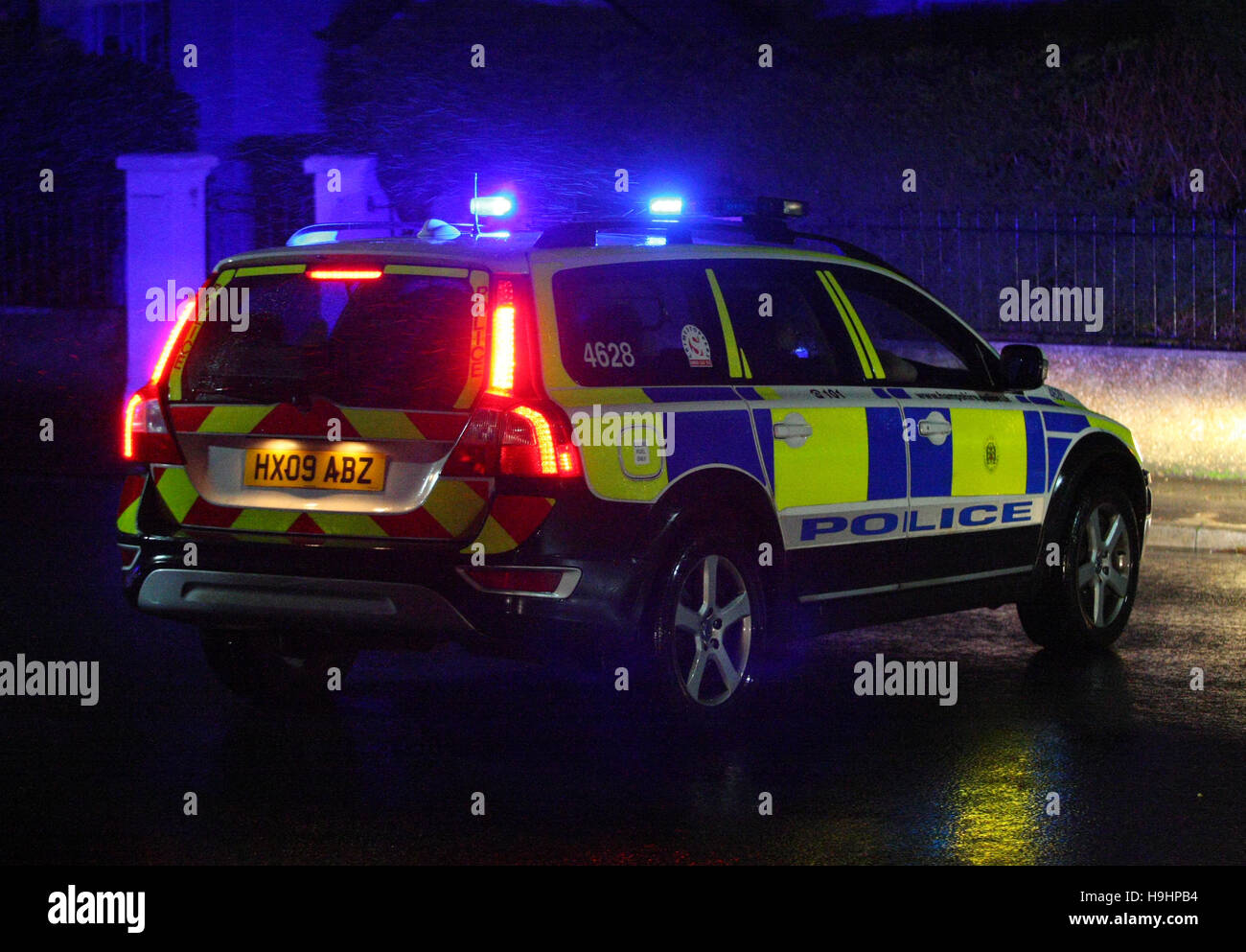 Hampshire Constabulary Volvo XC70 parked across the road at night at the scene of a road traffic collision on the Isle of Wight Stock Photo