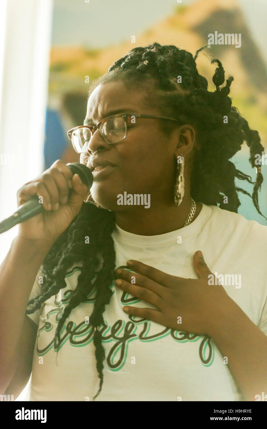 Singer Nikki Cislyn performing at The Drawing Room in Haywards Heath Stock Photo