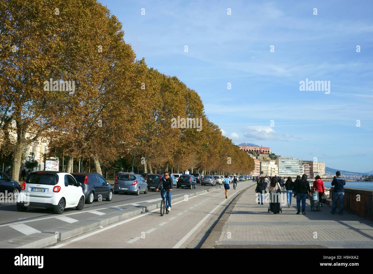 Jogging city cars hi-res stock photography and images - Alamy