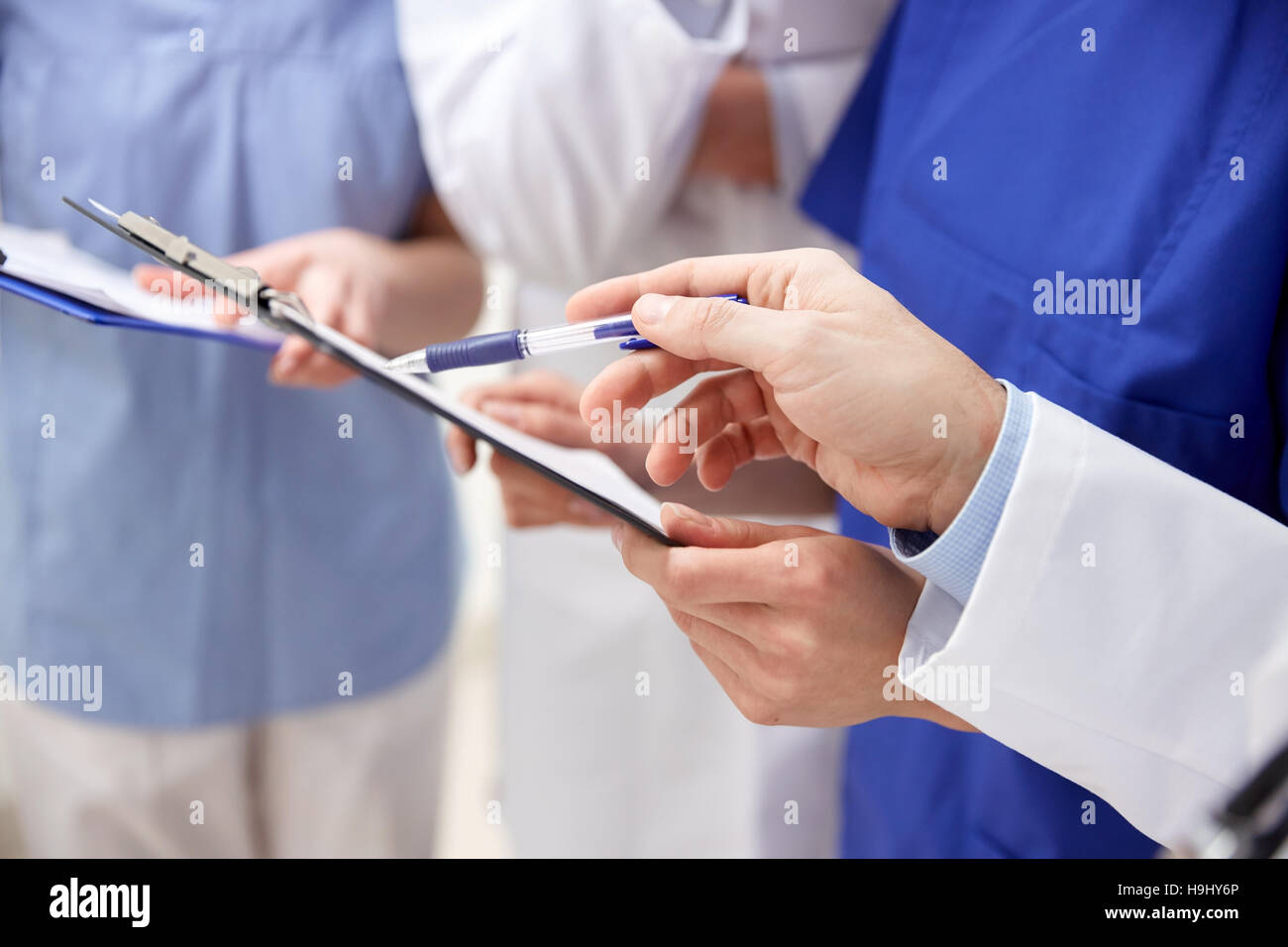 Doctors clipboard close up hi-res stock photography and images - Alamy