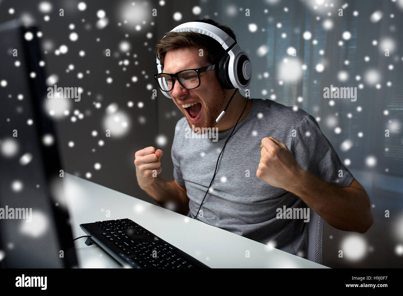 Computer headset holidays hi-res stock photography and images - Alamy