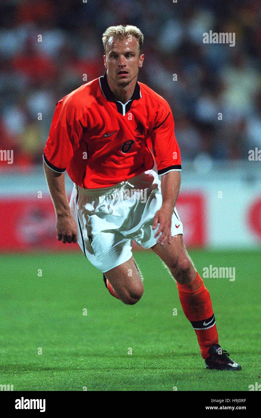 DENNIS BERGKAMP HOLLAND & ARSENAL FC 25 June 1998 Stock Photo - Alamy