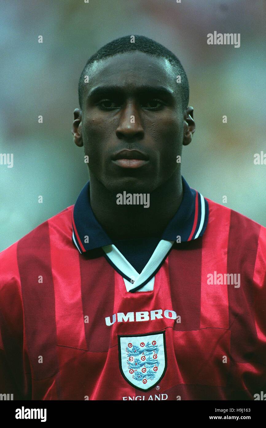 SOL CAMPBELL ENGLAND & TOTTENHAM HOTSPUR FC 29 June 1998 Stock Photo