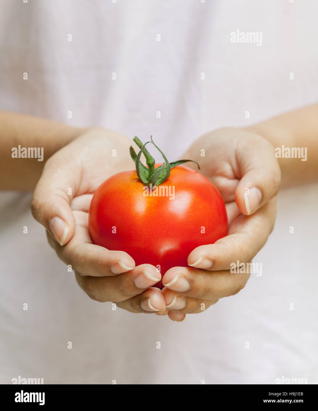The Girl holding tomato. - Healthy food concept Stock Photo - Alamy