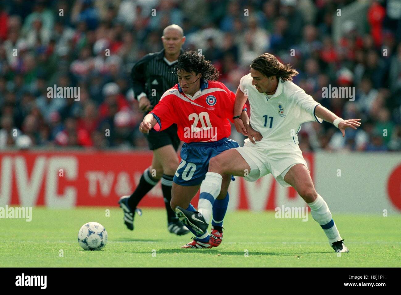 Baggio salvou a Itália na estreia contra o Chile em 98