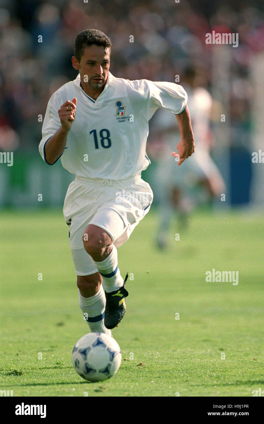 ROBERTO BAGGIO ITALY & BOLOGNA FC 11 June 1998 Stock Photo