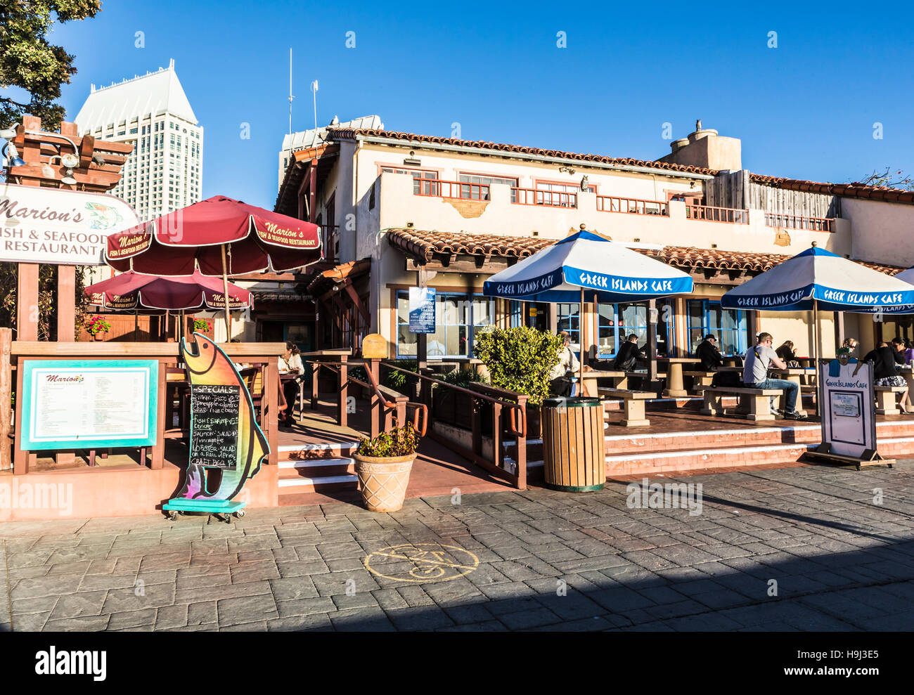 outdoor dining at seaport village on san diego bay Stock Photo Alamy
