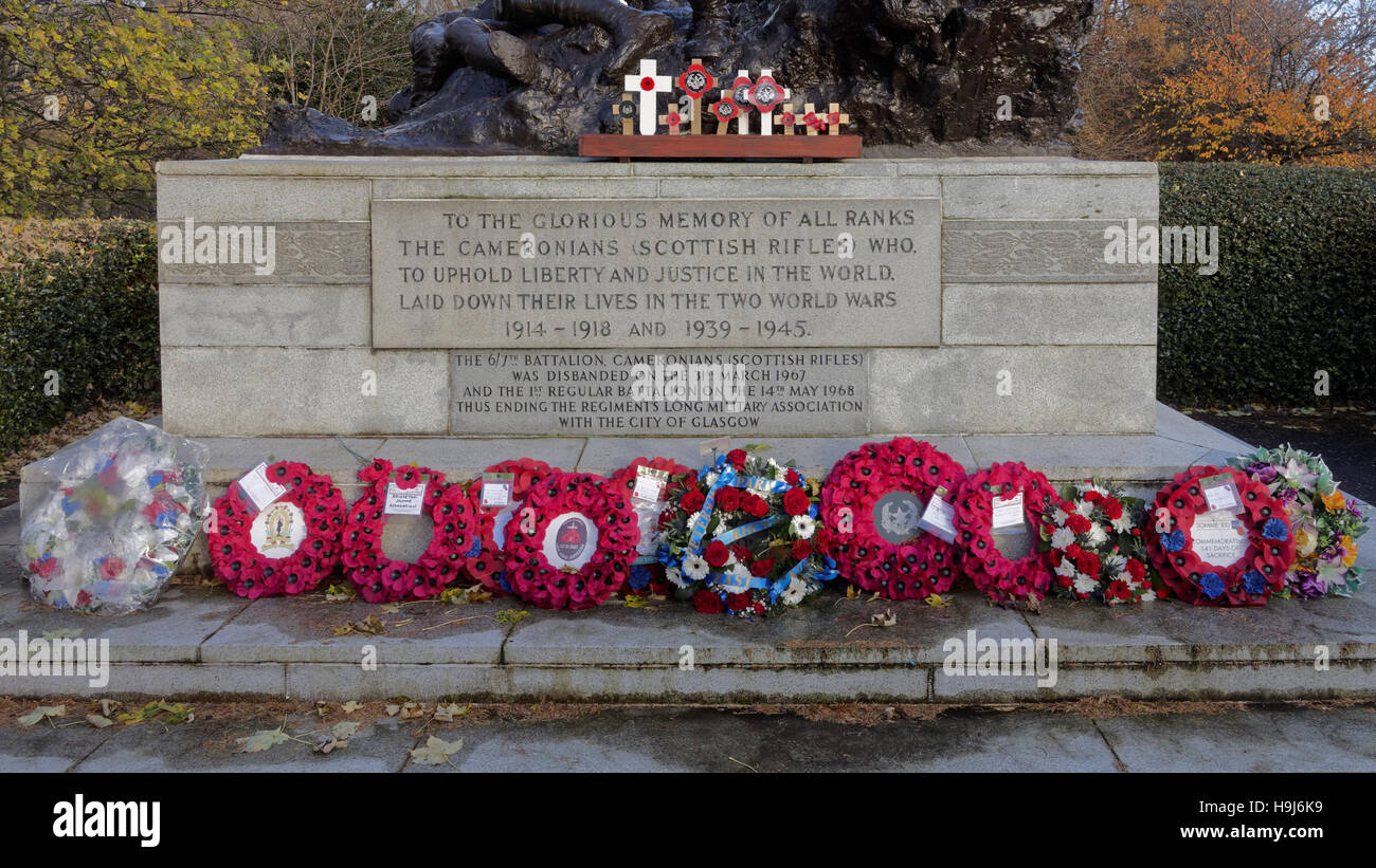 The Cameronians (Scottish Rifles) War Memorial stands on the South-West corner of Kelvingrove Park, near Kelvingrove Art Gallery Stock Photo