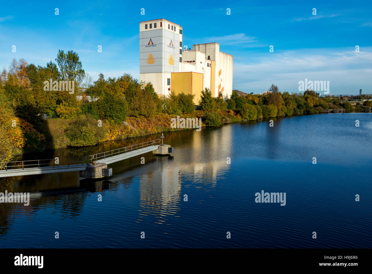 Allied Mills flour and semolina plant, by the Manchester Ship Canal, Trafford Park, Manchester, England, UK Stock Photo