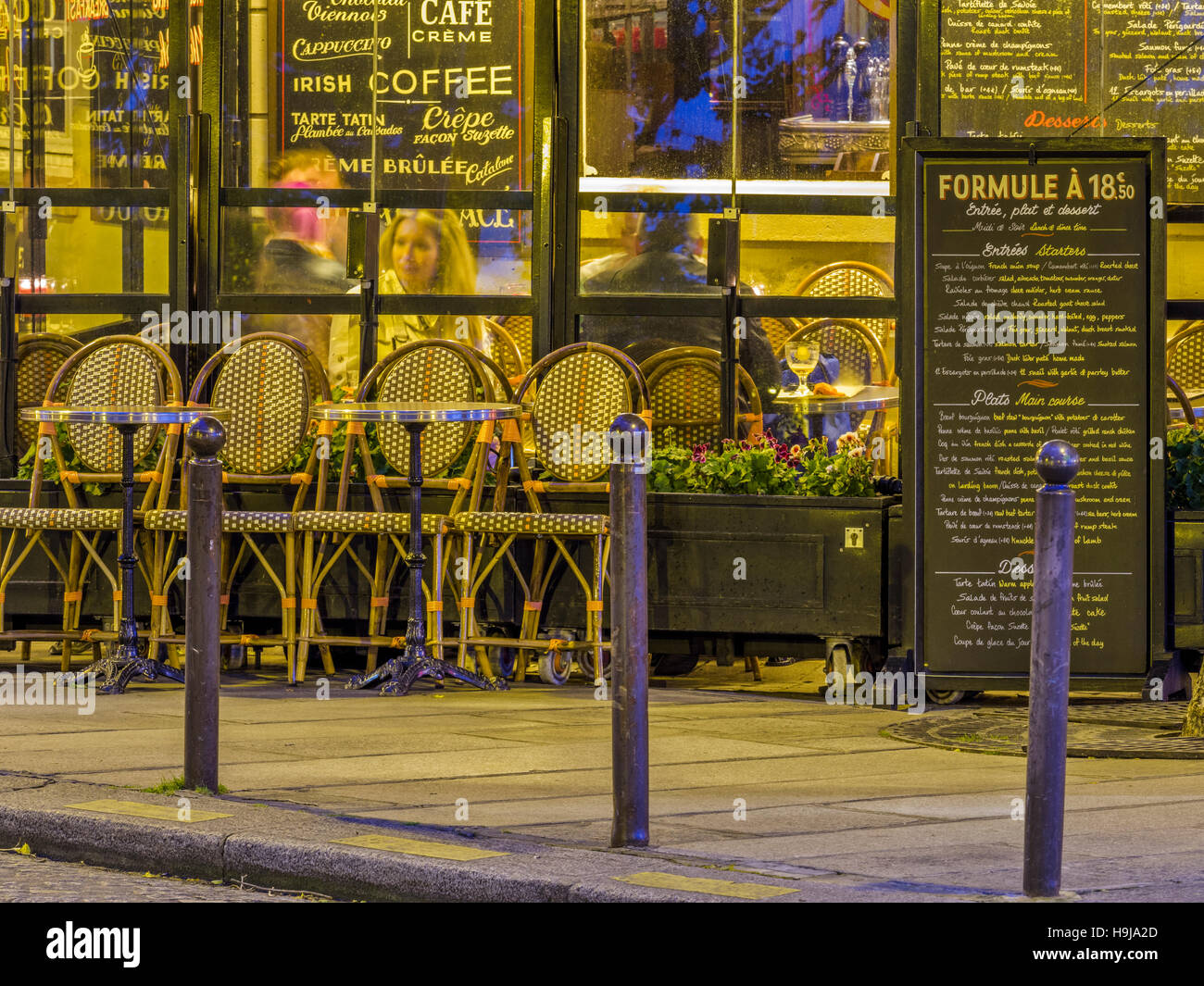 Outdoor restaurant seating in Paris, France Stock Photo Alamy