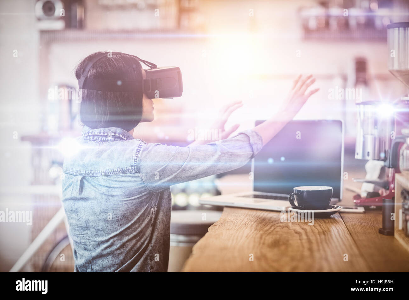 Young woman using the virtual reality headset Stock Photo - Alamy