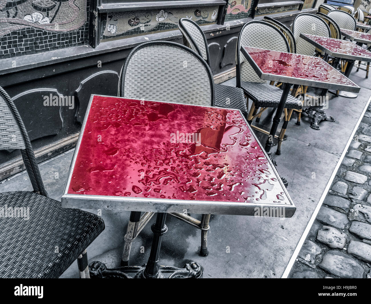 Outdoor restaurant seating in Paris, France Stock Photo Alamy