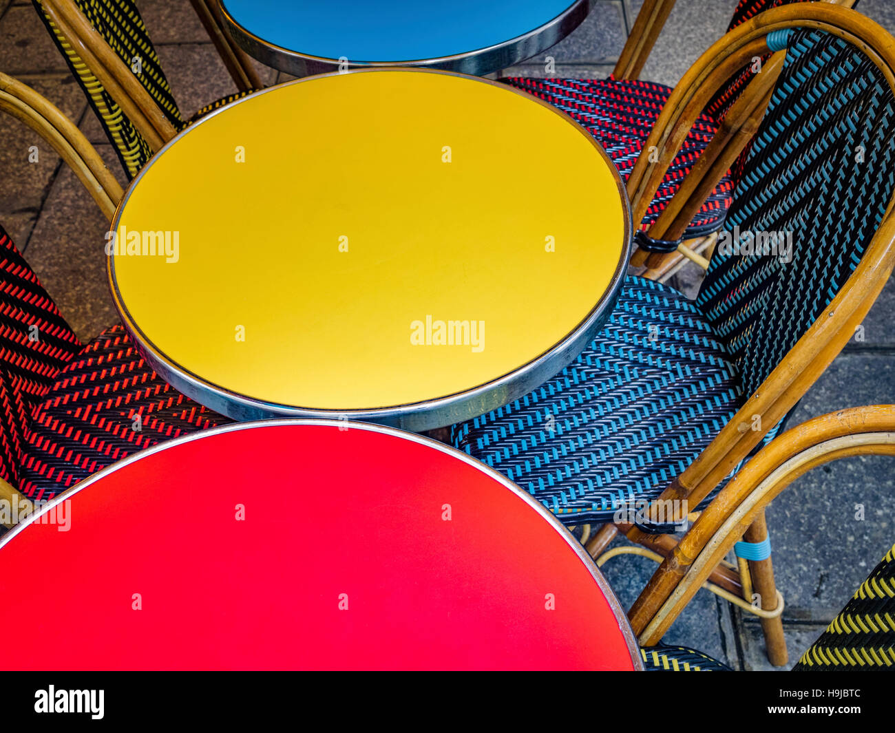Outdoor restaurant seating in Paris, France Stock Photo Alamy