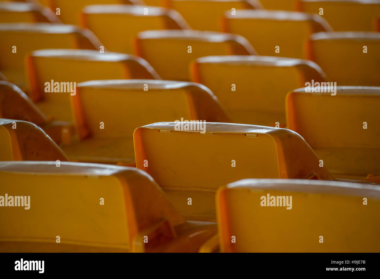 yellow recycling bin Stock Photo Alamy