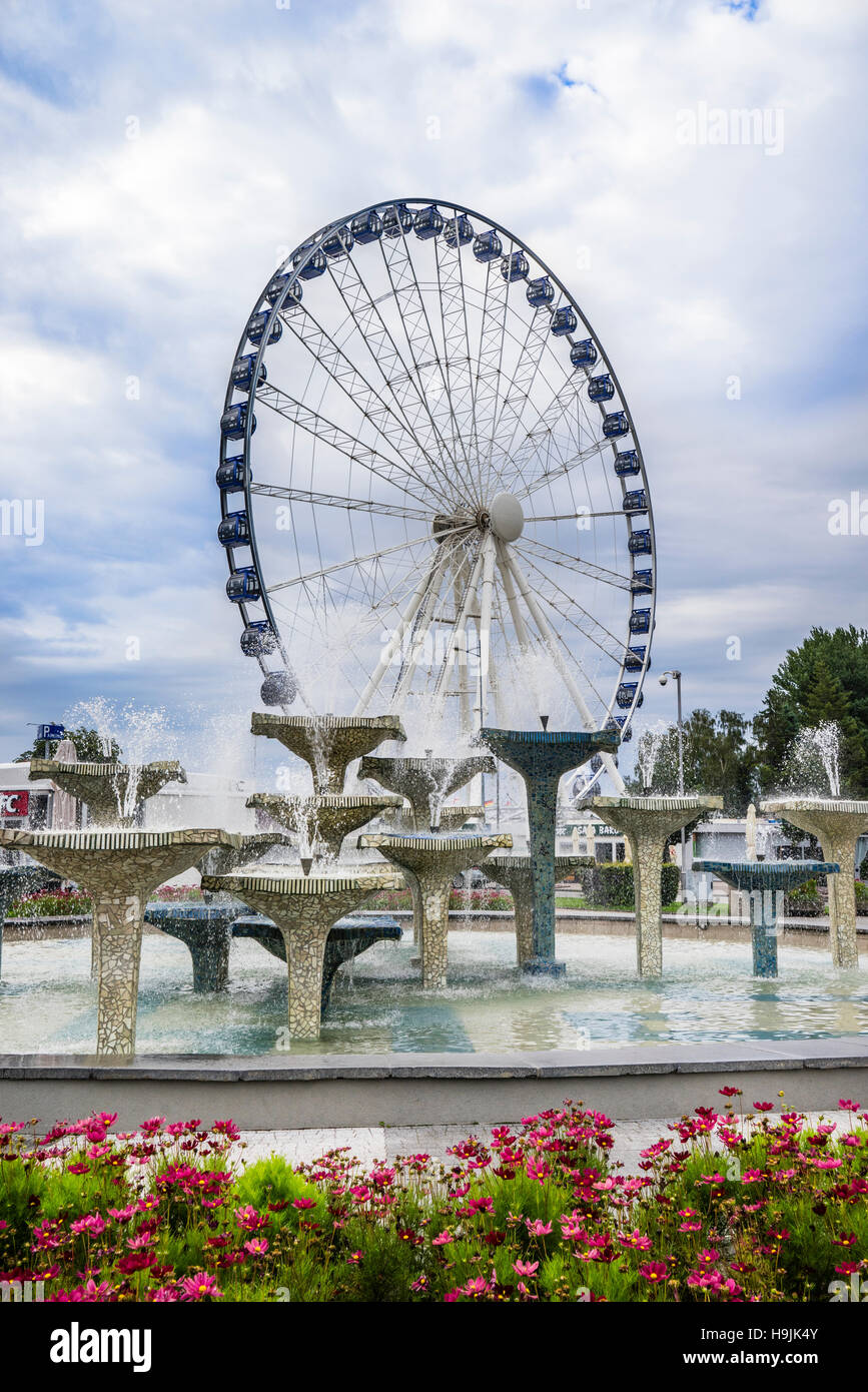 Poland, Pomerania, Gdynia, giant Ferris Wheel at Kosciusko Square Stock Photo