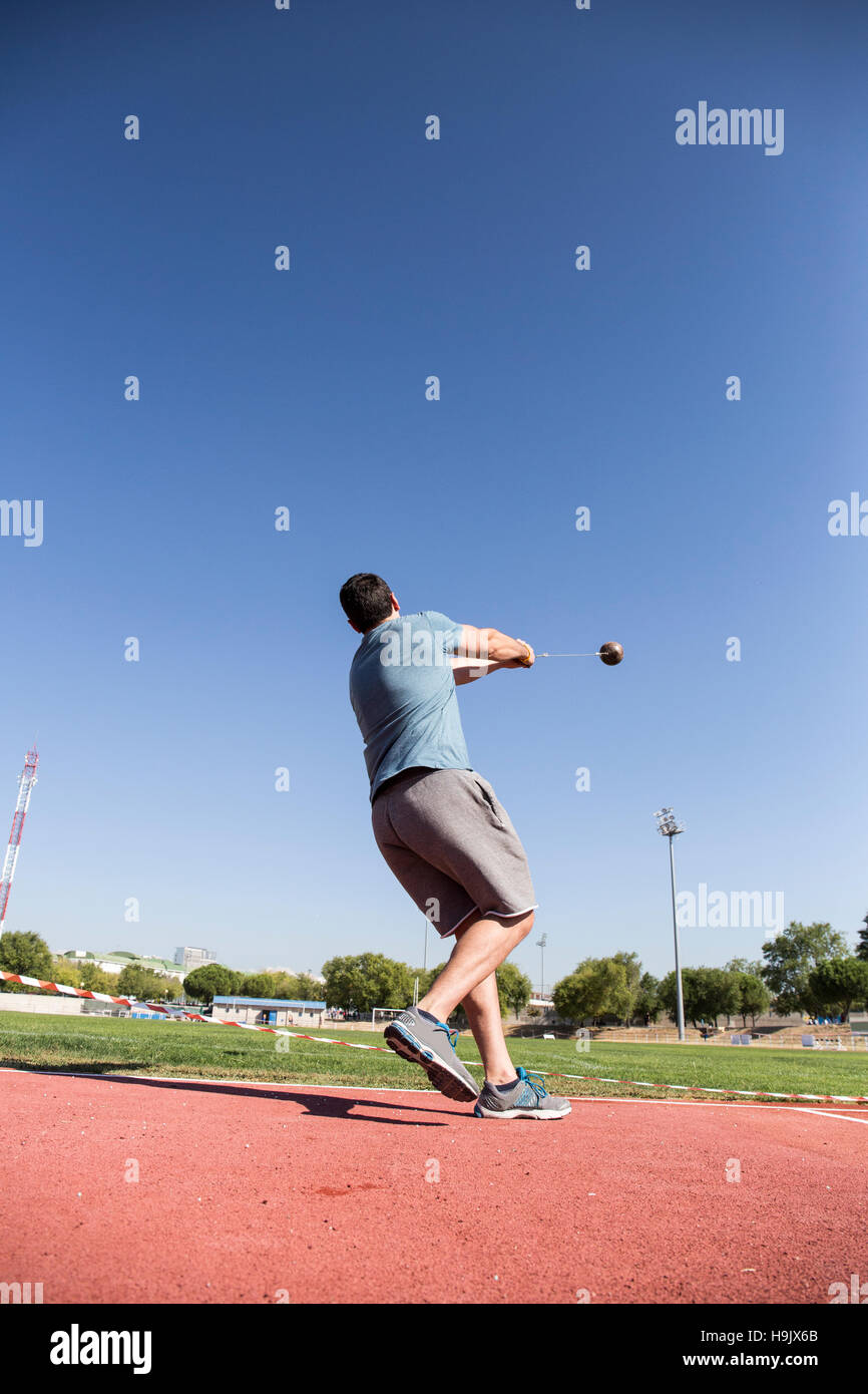 Athlete hammer throw hires stock photography and images Alamy