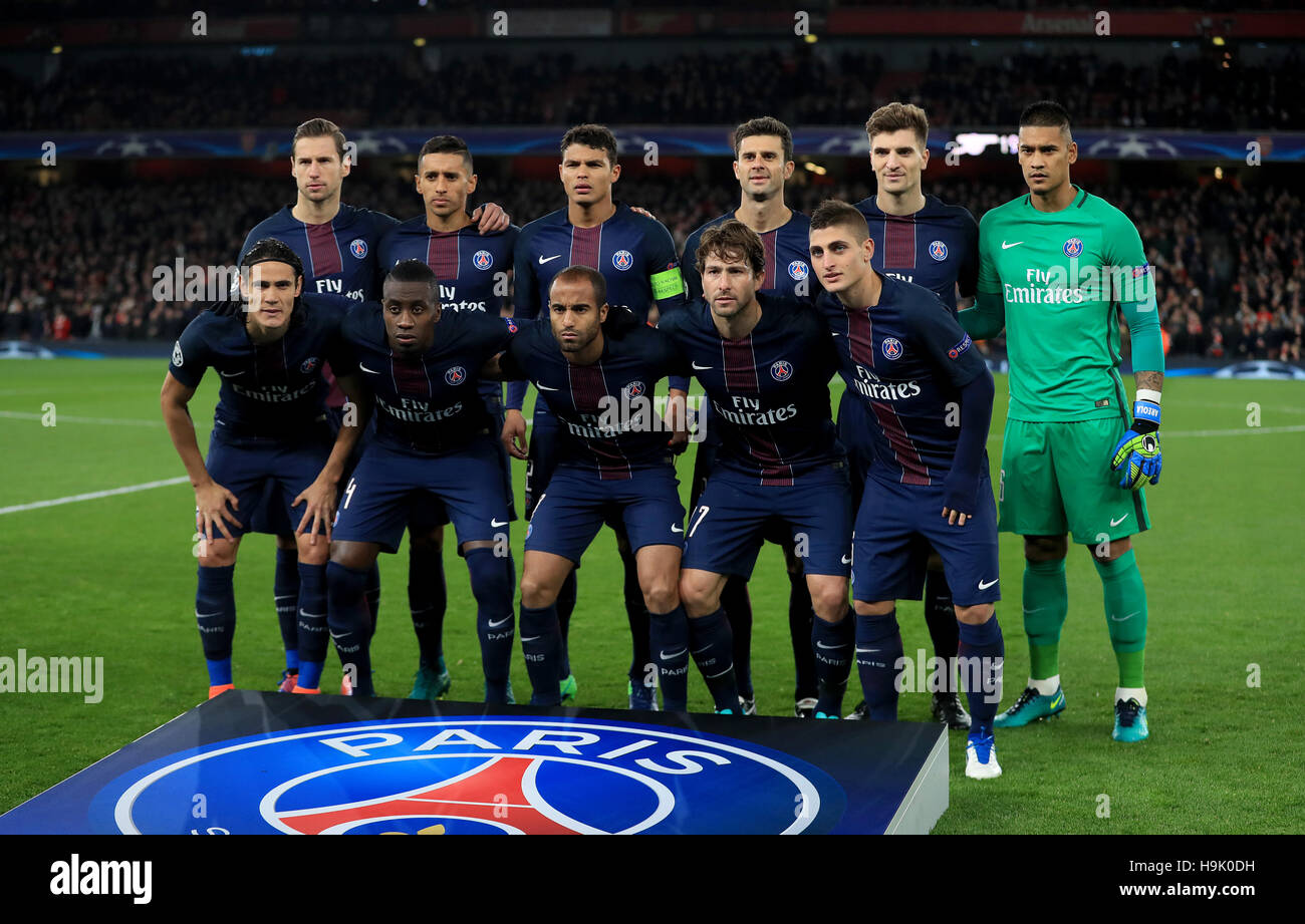 Paris Saint-Germain players pose for a photograph before kick-off during the UEFA Champions League match at the Emirates Stadium, London. PRESS ASSOCIATION Photo. Picture date: Wednesday November 23, 2016. See PA story SOCCER Arsenal. Photo credit should read: Adam Davy/PA Wire Stock Photo