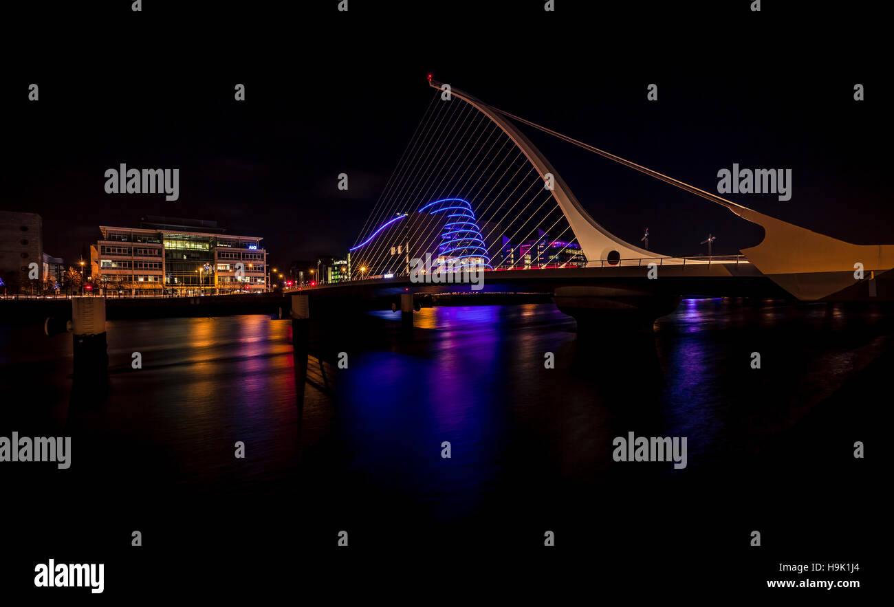 Ireland, Dublin, Samuel Becket Bridge at night Stock Photo - Alamy