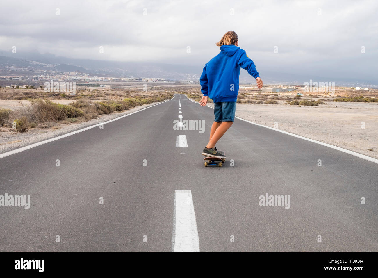 Back view of boy skateboarding on hi-res stock photography and images -  Alamy