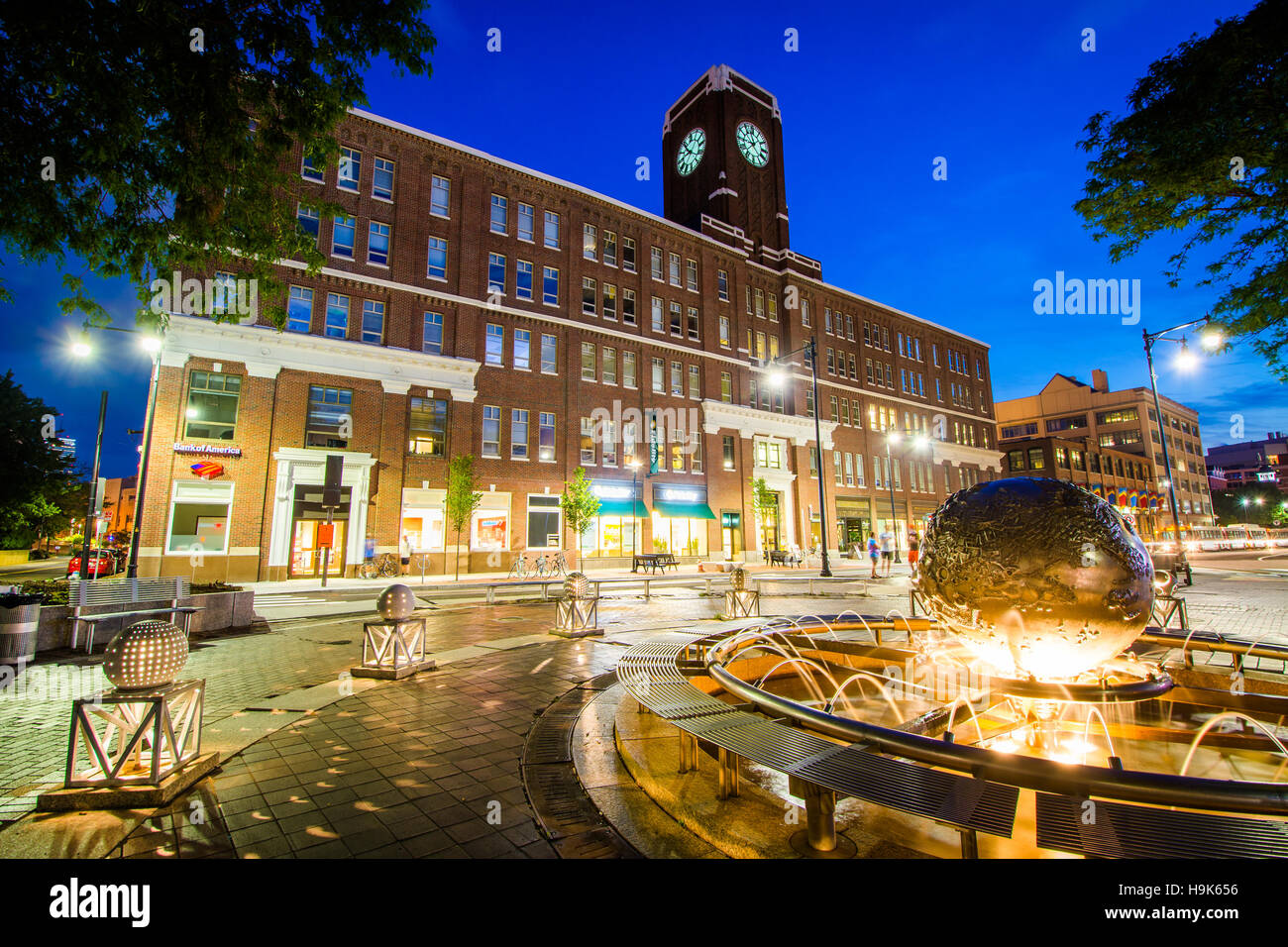 Kendall Square at night, in Cambridge, Massachusetts Stock Photo Alamy
