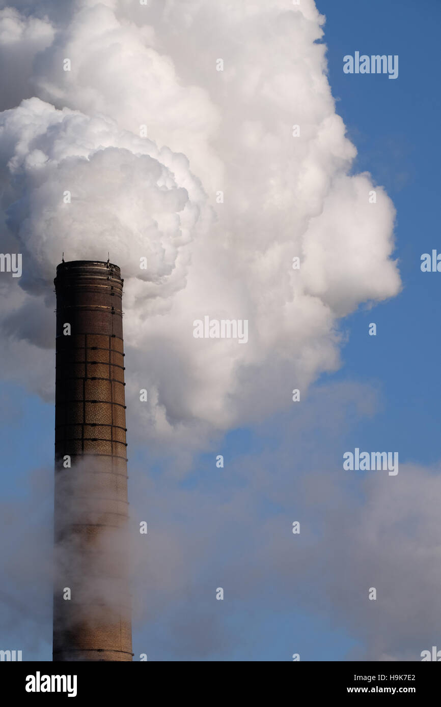 Air Pollution from factory in Nottinghamshire, England, UK Stock Photo