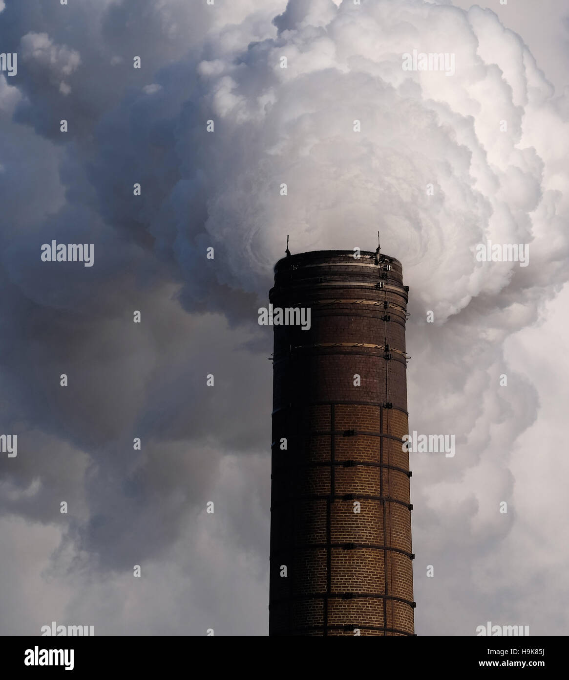 Pollution from factory in Nottinghamshire, England, UK Stock Photo