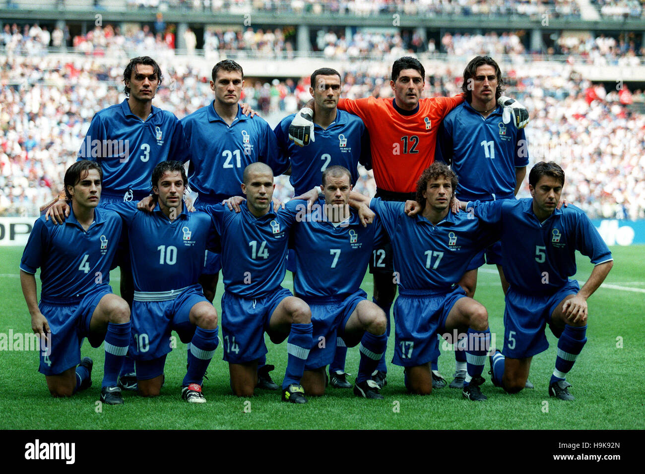 ITALIAN TEAM GROUP FRANCE V ITALY FRANCE 98 03 July 1998 Stock Photo - Alamy