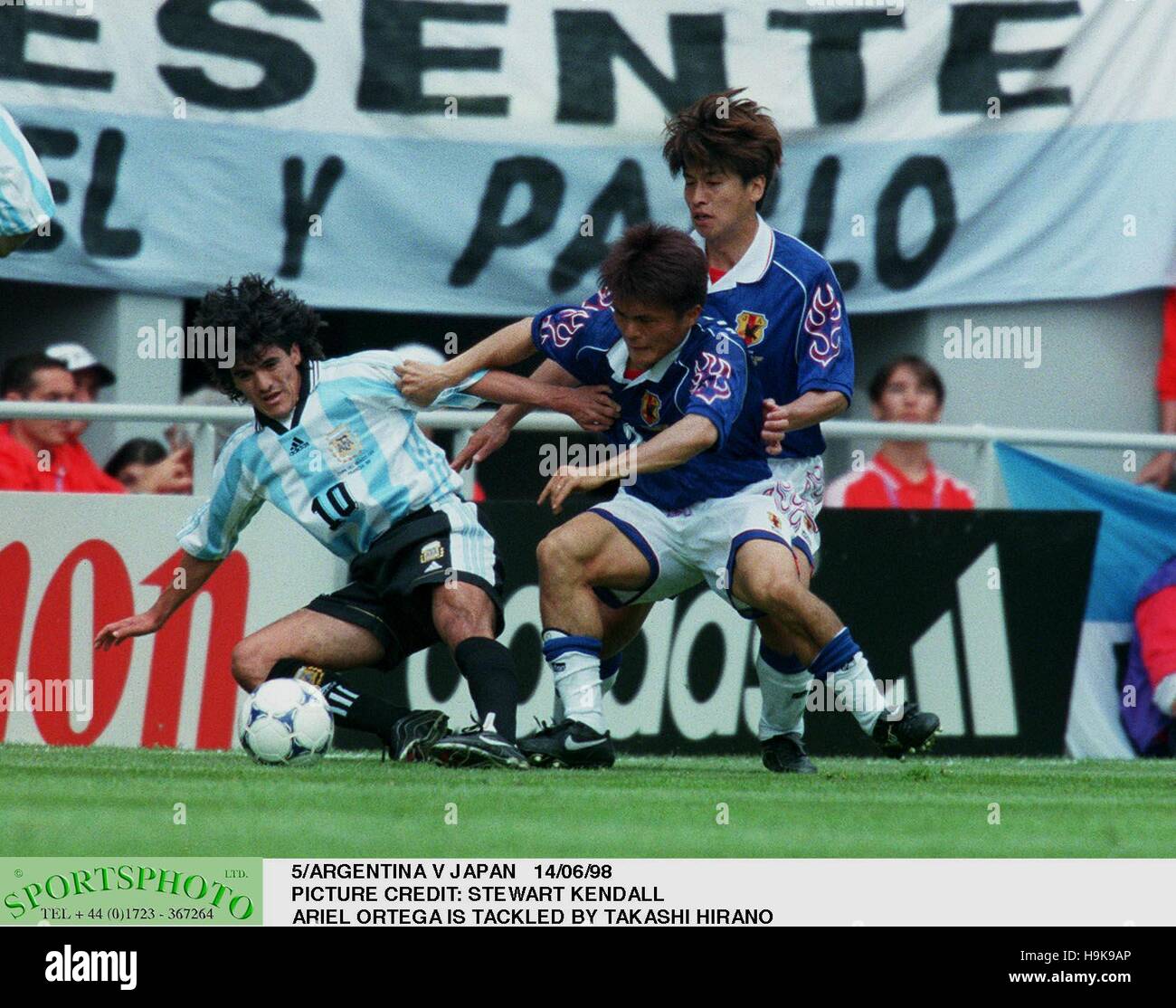 ARIEL ORTEGA & TAKASHI HIRANO ARGENTINA V JAPAN 14 June 1998 Stock Photo