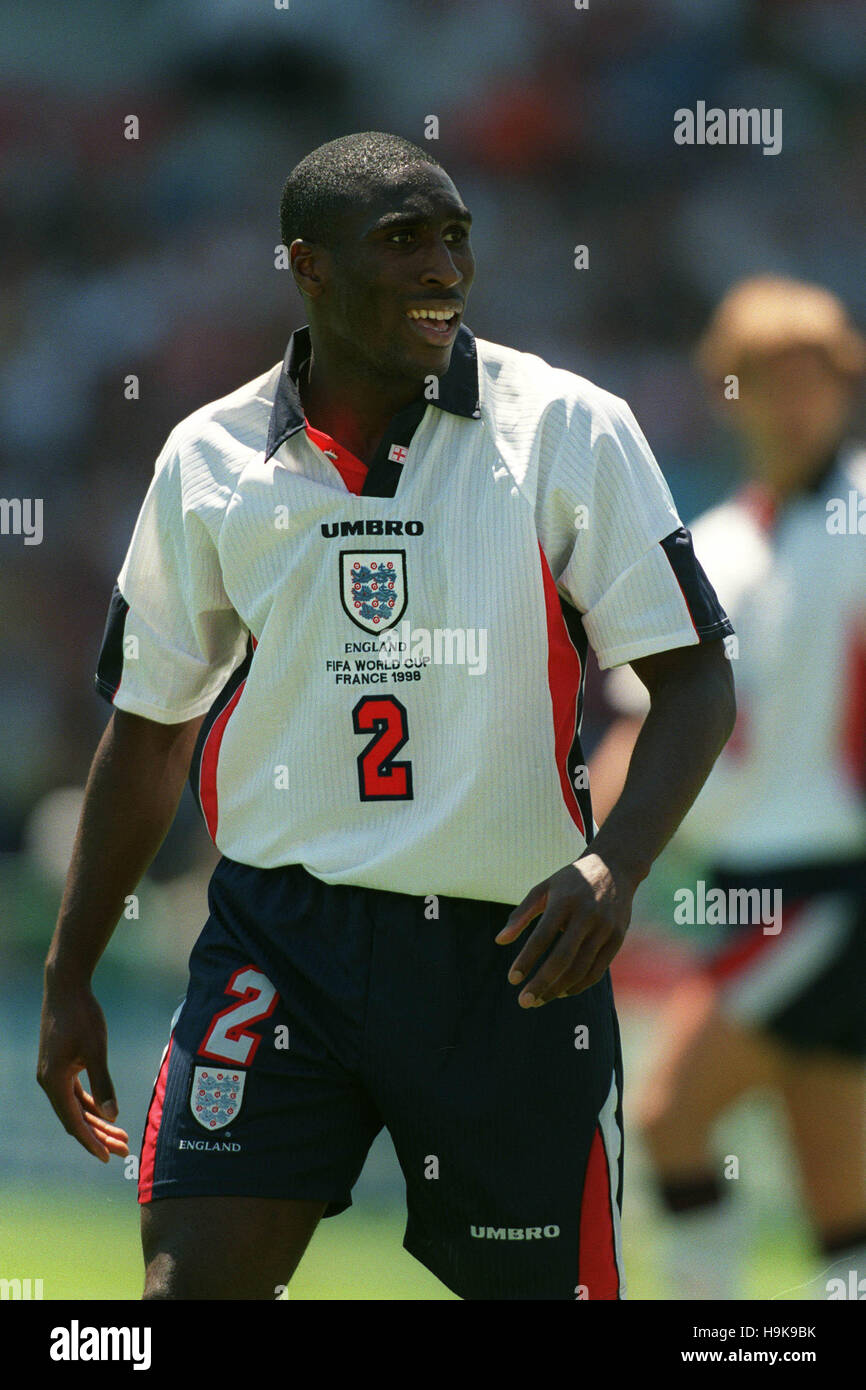 SOL CAMPBELL ENGLAND & TOTTENHAM HOTSPUR FC 15 June 1998 Stock Photo